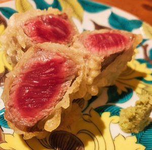 肉天ぷら、寿司、刺身などの和食とともに厳選地酒が楽しめる「酒と肉天ぷら 勝天-KYOTO GATTEN- 先斗町本店」で提供する肉天ぷらのイメージ写真