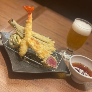 肉天ぷら、寿司、刺身などの和食とともに厳選地酒が楽しめる「酒と肉天ぷら 勝天-KYOTO GATTEN- 先斗町本店」で提供する料理のイメージ写真