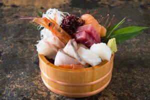 肉天ぷら、寿司、刺身などの和食とともに厳選地酒が楽しめる「酒と肉天ぷら 勝天-KYOTO GATTEN- 先斗町本店」で提供する海鮮メニューの写真