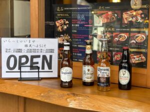 肉天ぷら、寿司、刺身などの和食とともに厳選地酒が楽しめる［酒と肉天ぷら 勝天-KYOTO GATTEN- 先斗町本店］で提供するビールのイメージ写真
